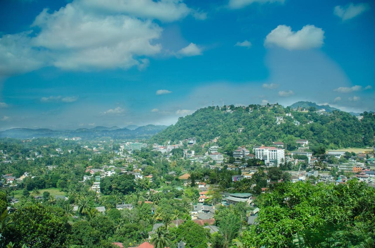 Angel Tower Bed & Breakfast Kandy Bagian luar foto