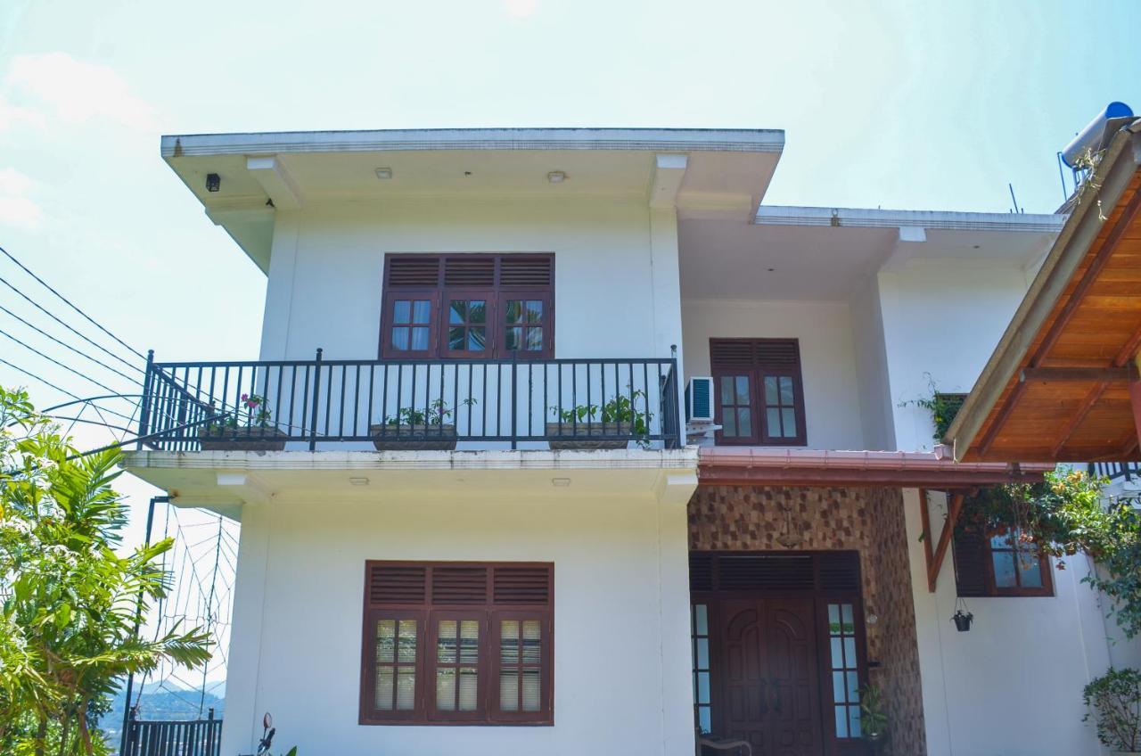 Angel Tower Bed & Breakfast Kandy Bagian luar foto