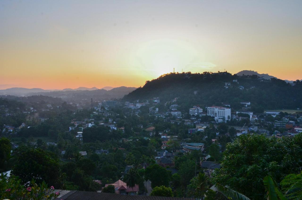 Angel Tower Bed & Breakfast Kandy Bagian luar foto